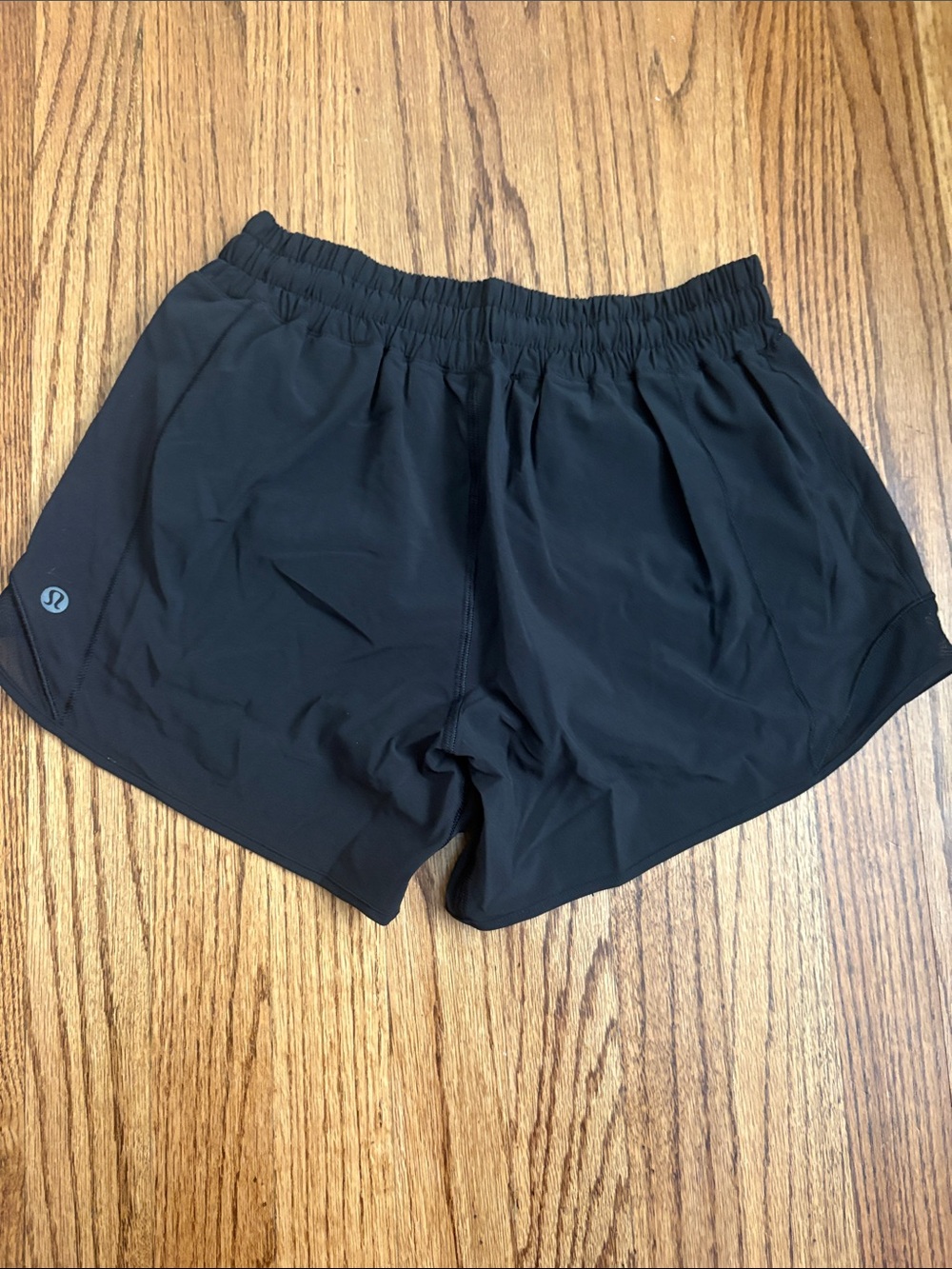 NWT lululemon athletica Black Women's hotty hot 4” size 6  Running Shorts - Picture 2 of 5